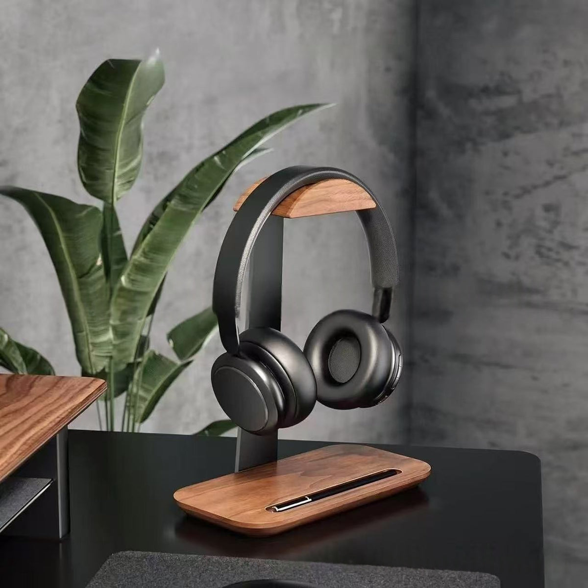 NARA Rest walnut and aluminum headphone stand